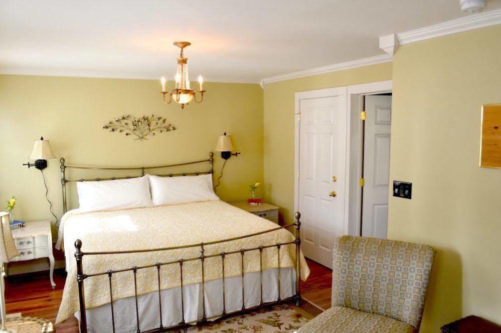The Bell House Inn Glens Falls Bagian luar foto